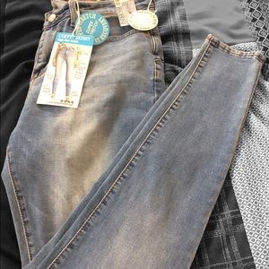 Curvy high rise jeans